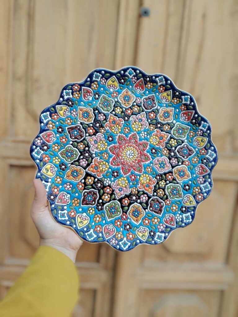 سبد حصیری دستبافت دسته‌چوبی (سایز متوسط)