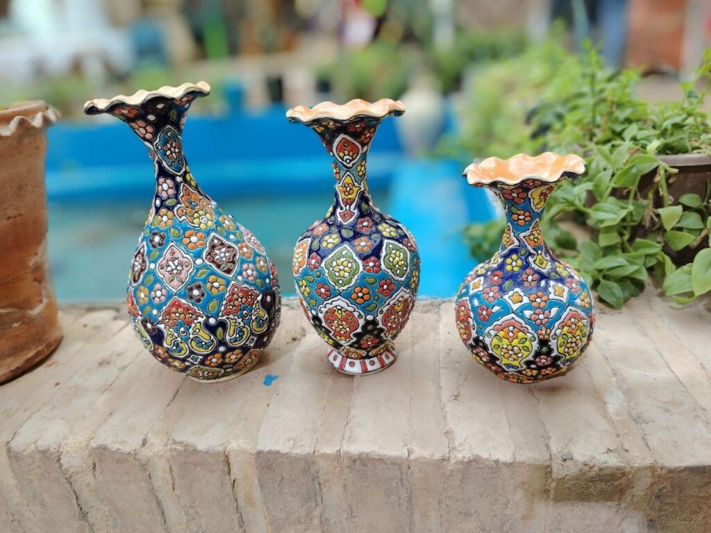 قوری و فنجان سفالی میناکاری (تزئینی کوچک)