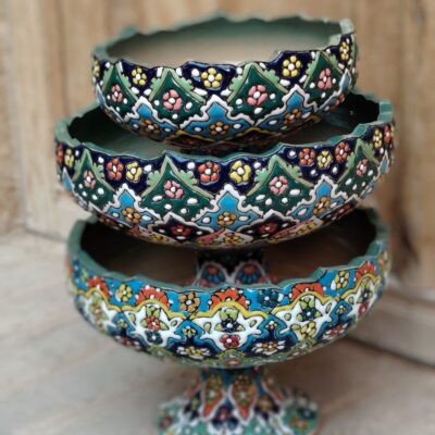 قندان سفالی میناکاری پایه‌دار (طرح گل ریز)