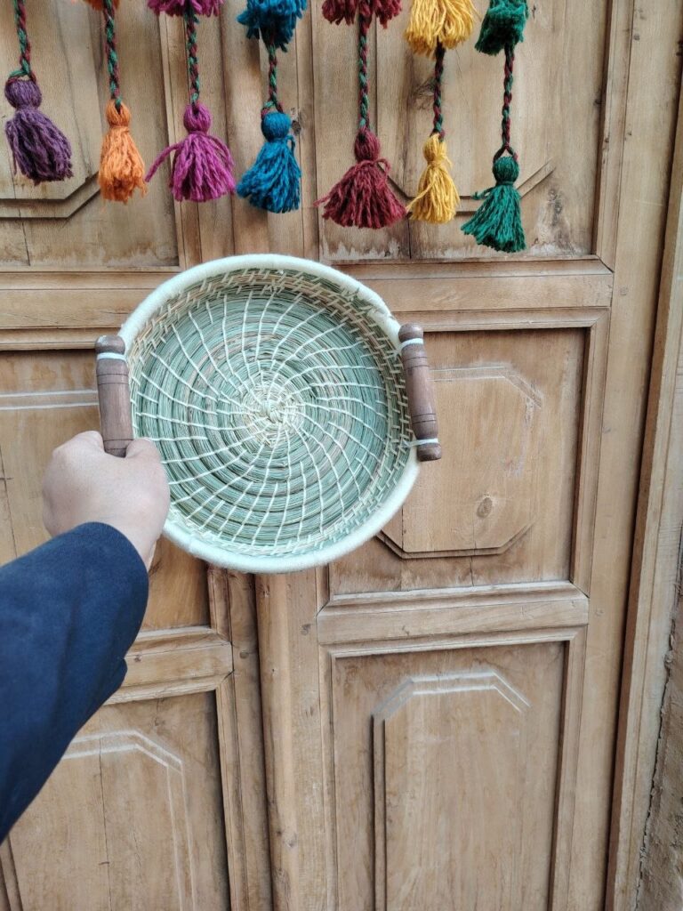 بشقاب تزئینی سفالی میناکاری طرح گل ریز رنگارنگ (سایز بزرگ)