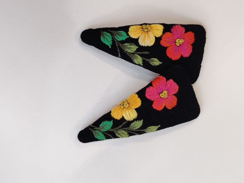 تل سر گلدوزی طرح دسته‌گل رز (مشکی و بژ)