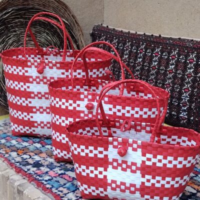 زنبیل حصیری بافت چهارخانه قرمز و سفید